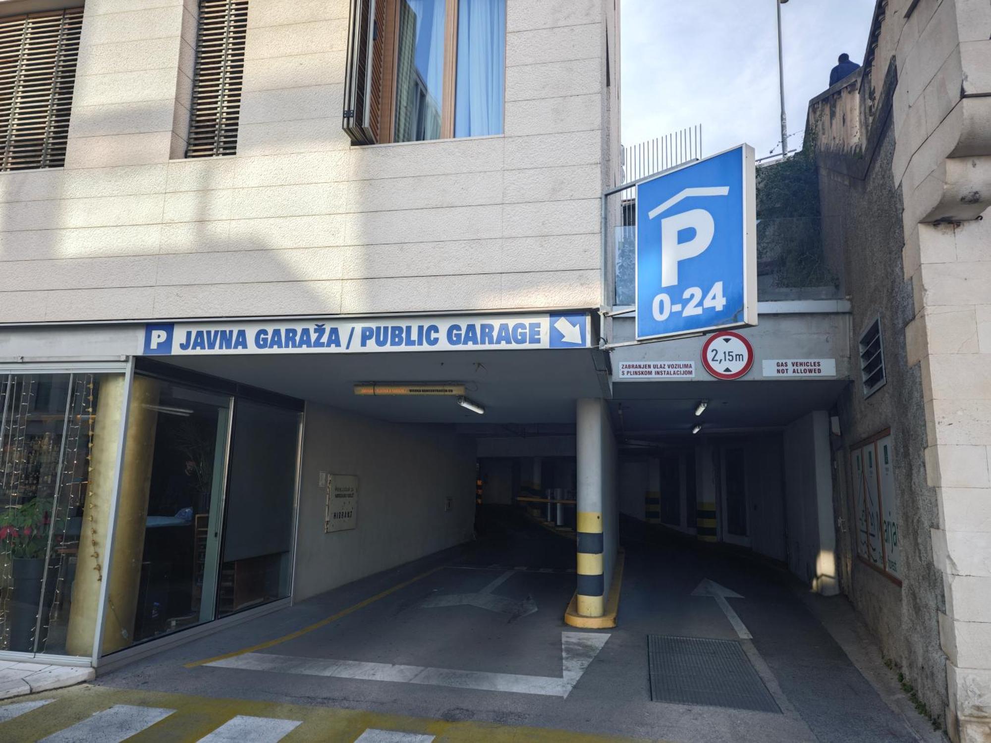 Apartment Central Old Town With Private Indoor Garage Parking Split Exteriér fotografie